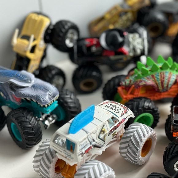 Monster Truck Hot Wheels Captains Curse Grave Digger El Toro Loco Bulldozer more - Picture 4 of 9